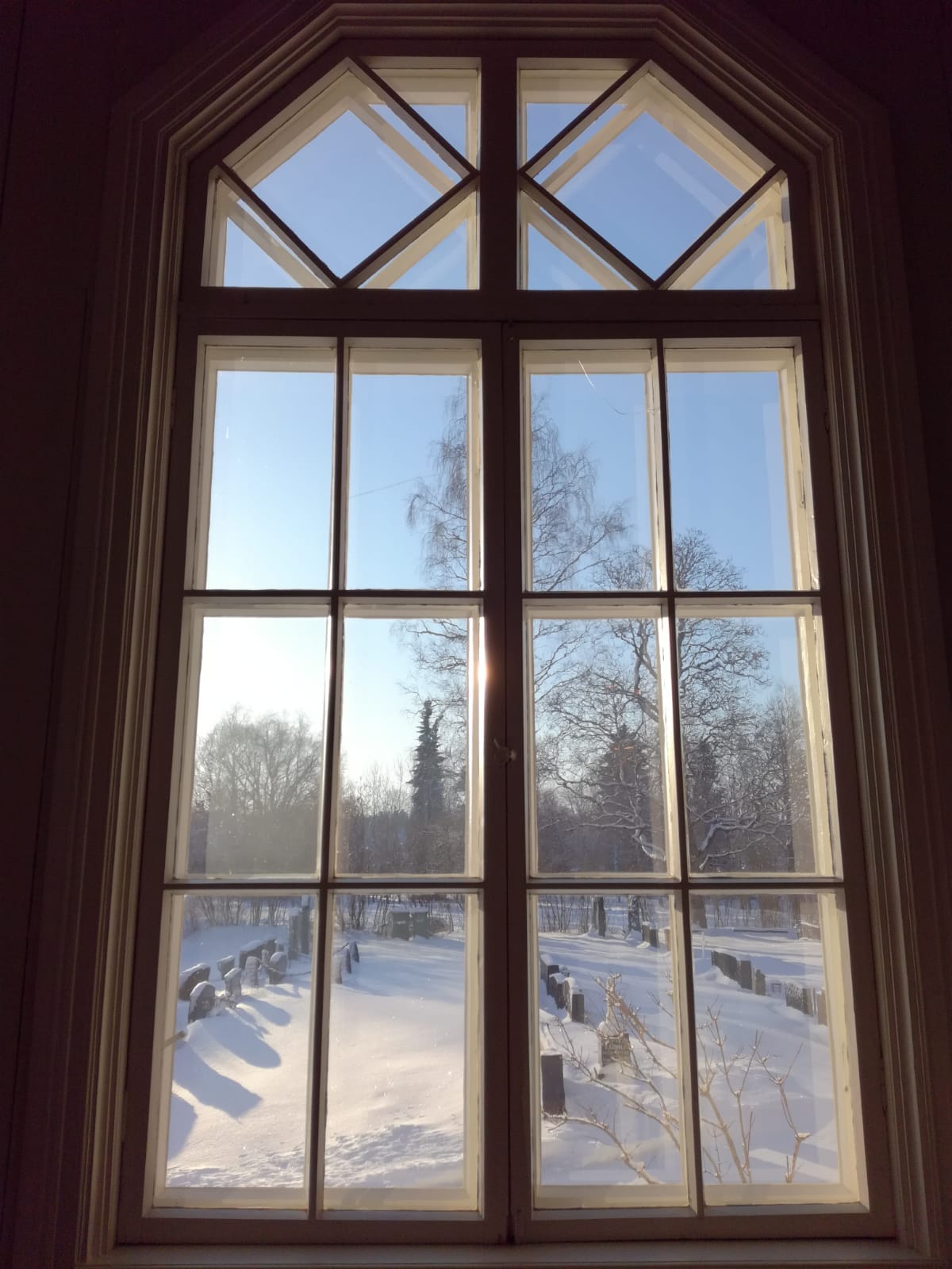 Talvinen ikkuna Marttilan kirkossa. AH.jpg
