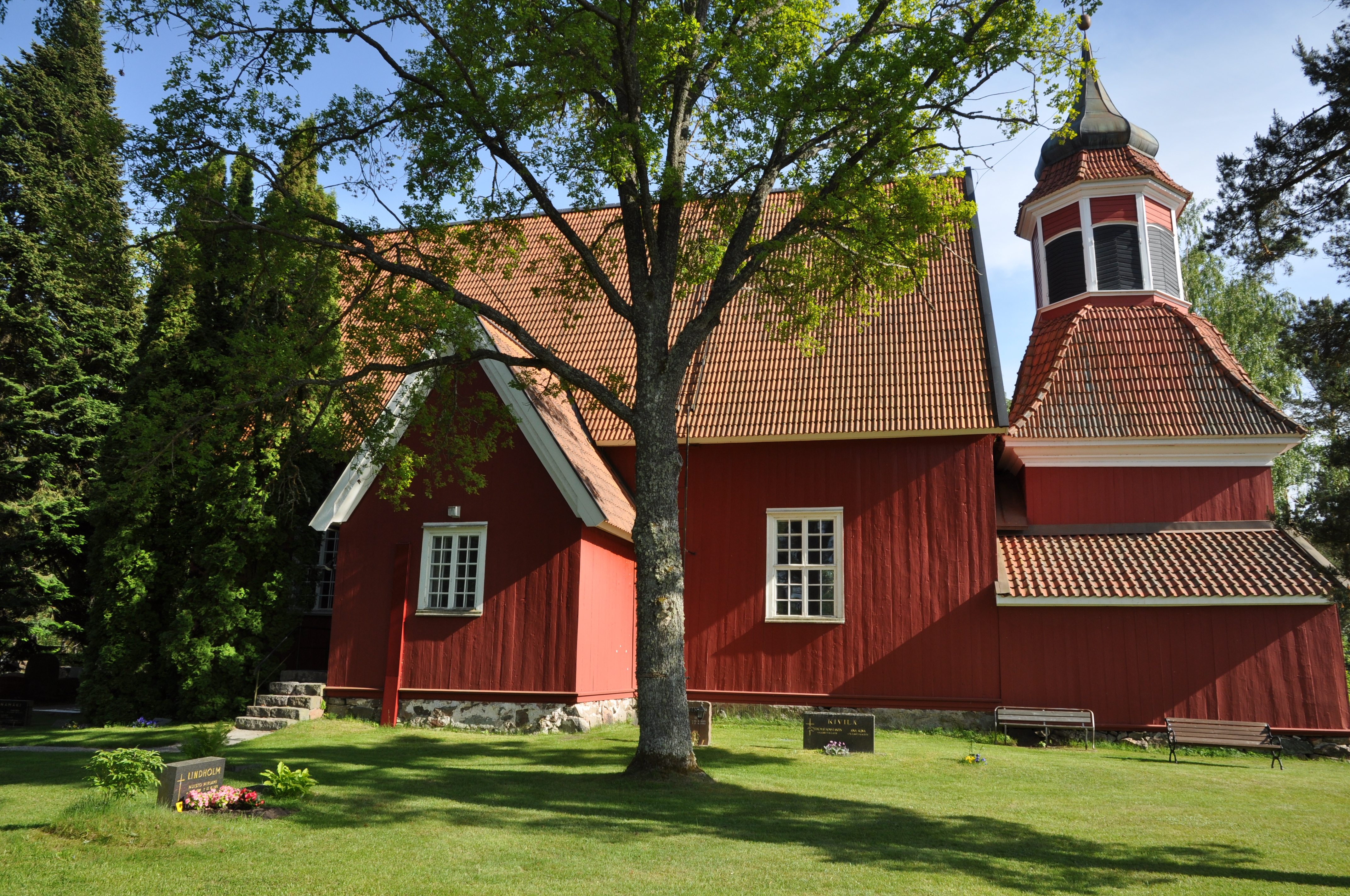 Angelniemen kirkko kesällä