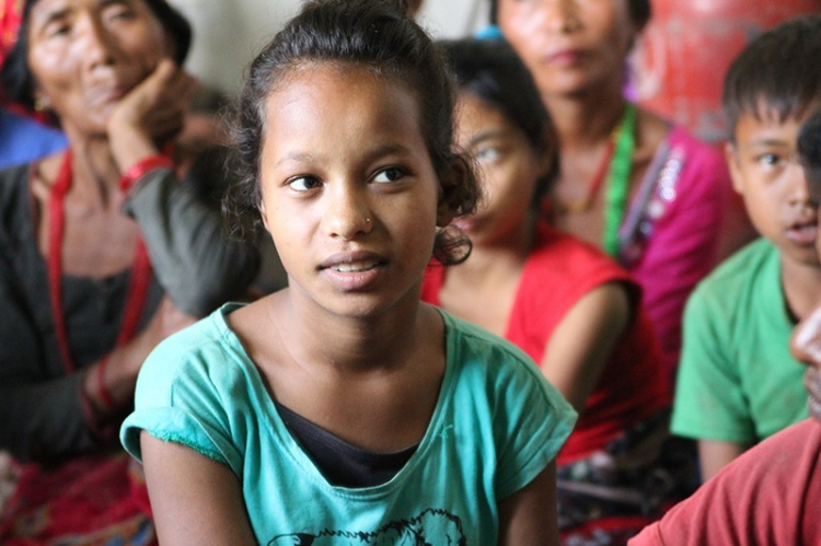 Nepalilainen Sanchita on moninkertaisesti syrjitty, koska on alakastinen vammainen tyttö. Vertaisryhmien kautta vammaisilla ihmisillä on mahdollisuus saada äänensä kuuluviin ja parantaa asemaansa yhteisössä. Kuva Janne Juhaninmäki