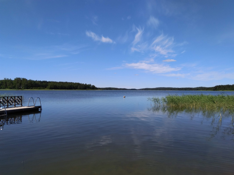 Maisema merelle päin.