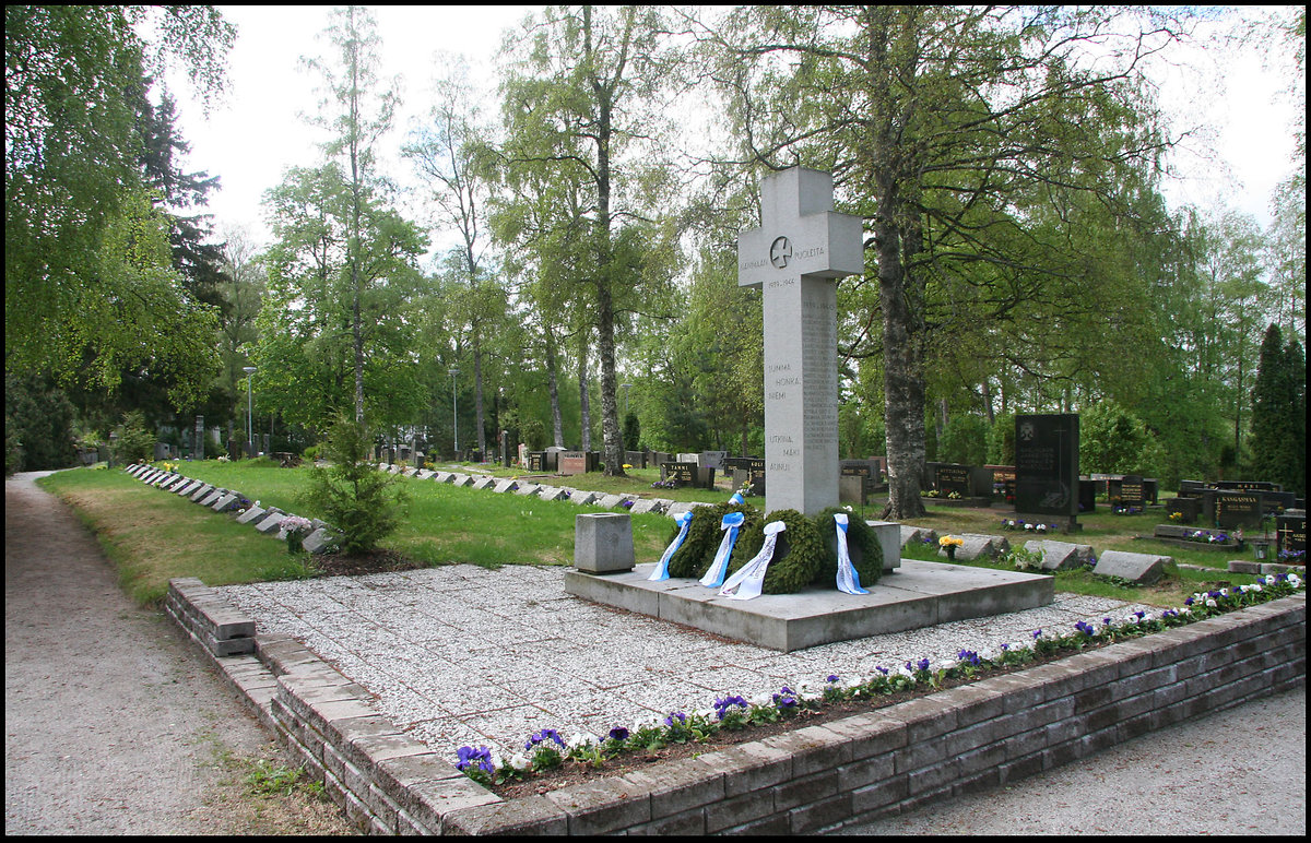 Kuusjoen hautausmaan sankarihautamuistomerkki