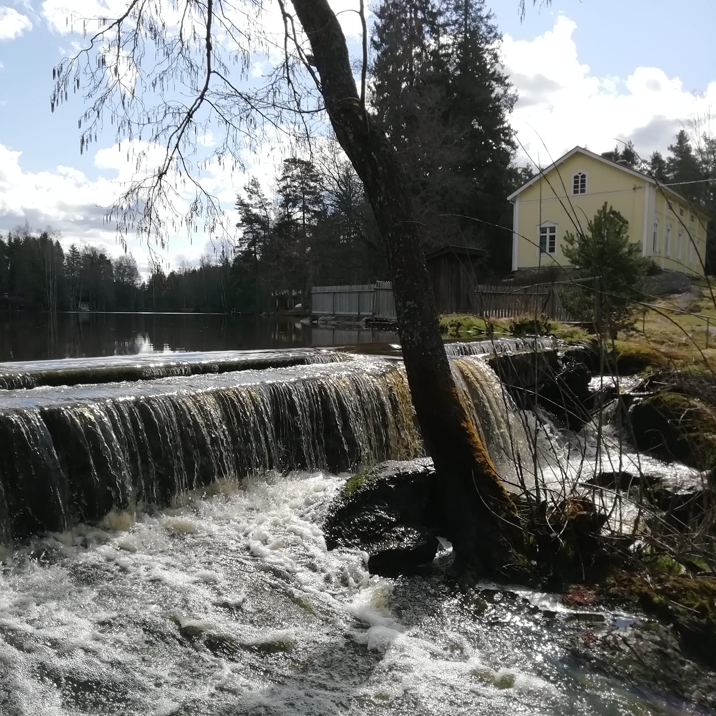 Juvankosken päärakennus